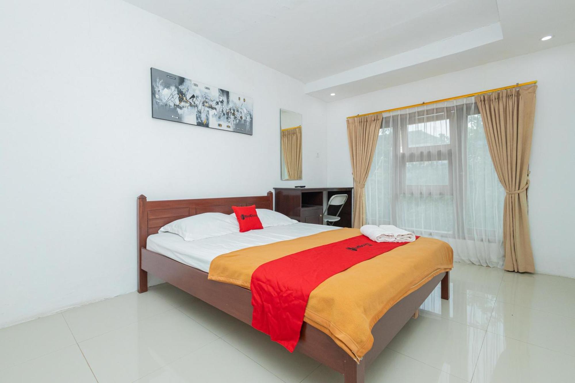 מאלאנג Reddoorz Syariah At Wisma Djokorio Poncokusumo מראה חיצוני תמונה