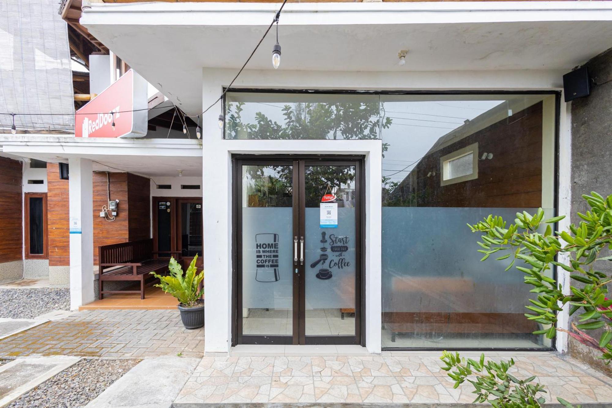 מאלאנג Reddoorz Syariah At Wisma Djokorio Poncokusumo מראה חיצוני תמונה