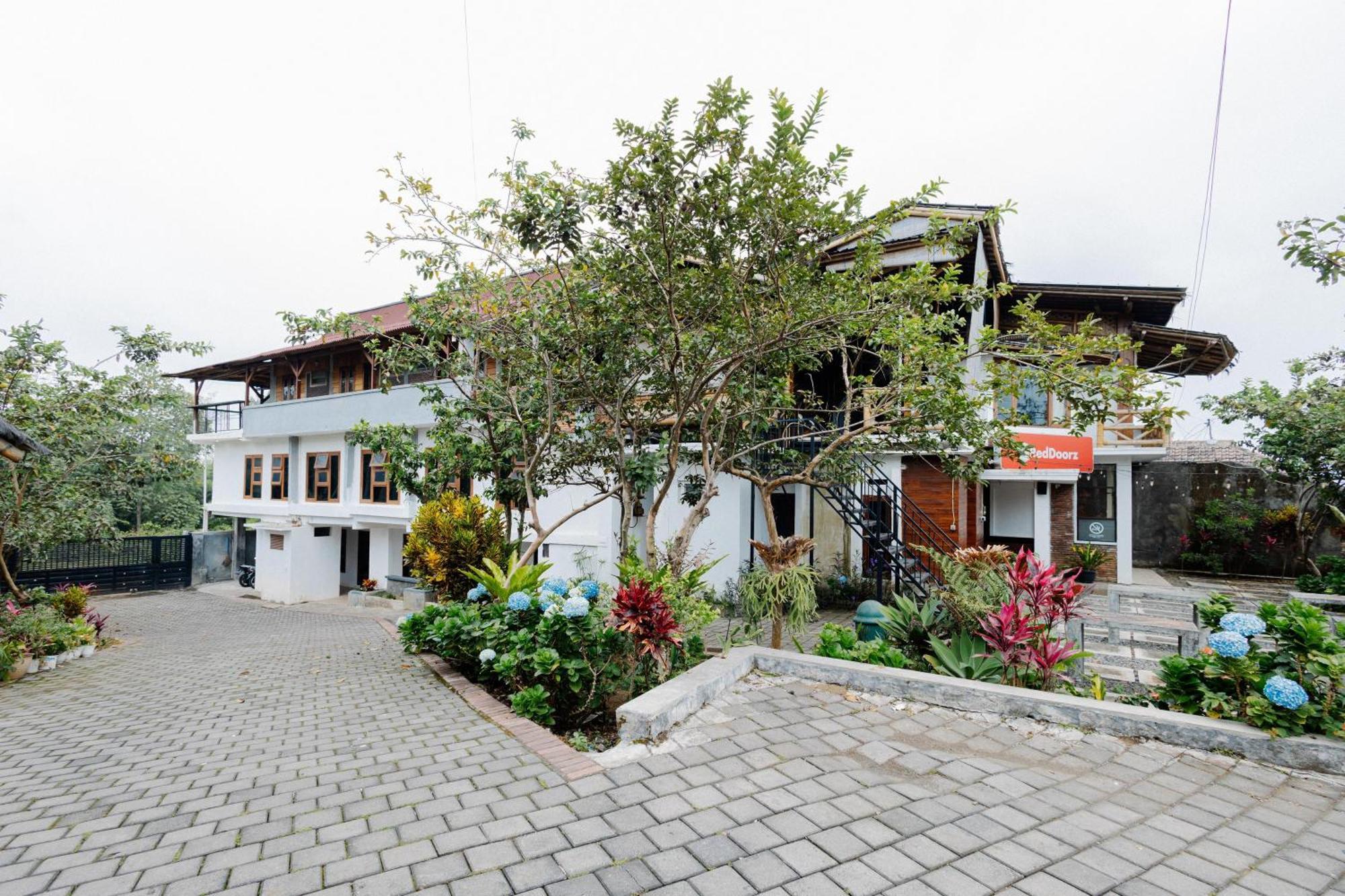 מאלאנג Reddoorz Syariah At Wisma Djokorio Poncokusumo מראה חיצוני תמונה
