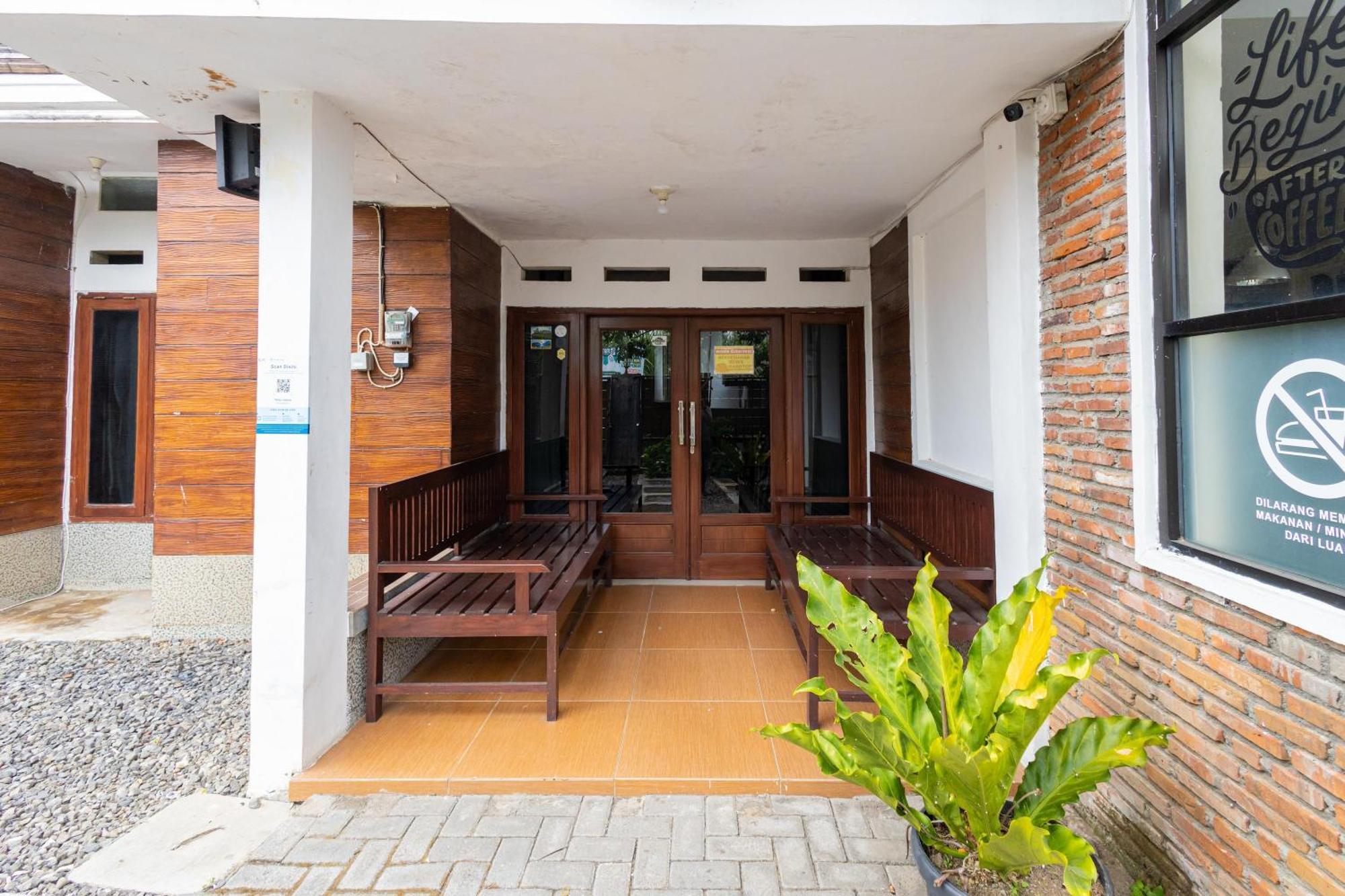 מאלאנג Reddoorz Syariah At Wisma Djokorio Poncokusumo מראה חיצוני תמונה