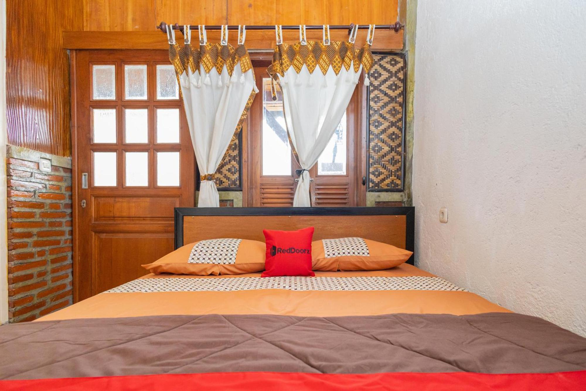 מאלאנג Reddoorz Syariah At Wisma Djokorio Poncokusumo מראה חיצוני תמונה